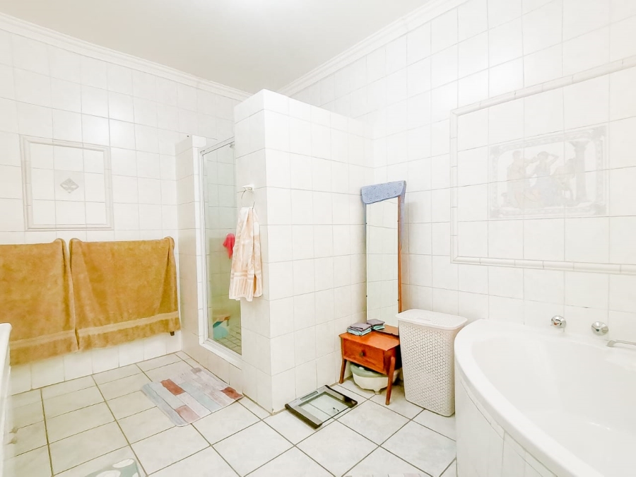 7 Bedroom Property for Sale in Parklands Western Cape